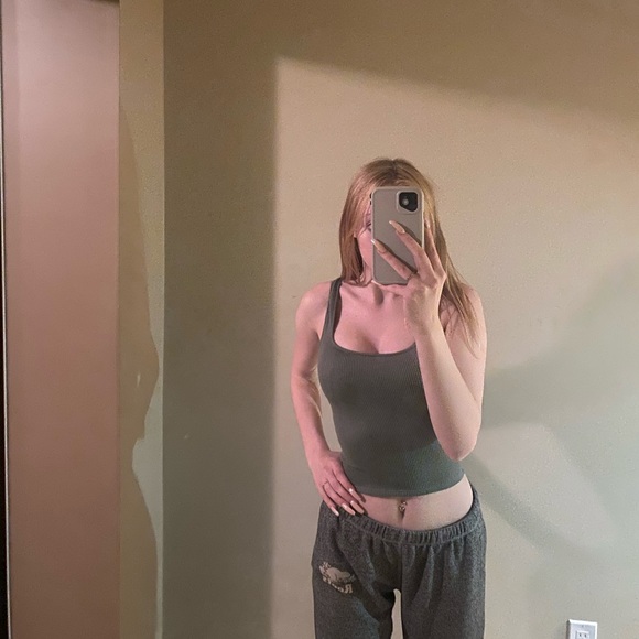 dynamite crop top, 2 for 20💗 - Picture 2 of 2